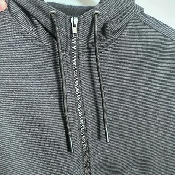 Men’s Hang Ten gray and black zip up textured hoodie. Size small - Picture 5 of 5